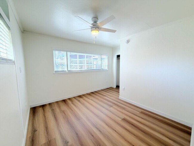 Building Photo - 1732 Cabrillo Ave