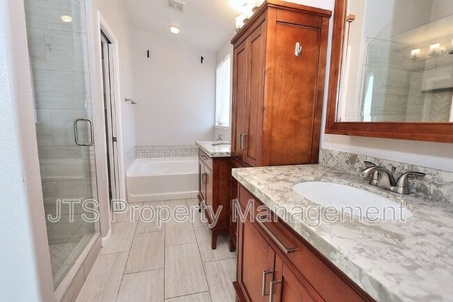 Building Photo - 3232 Balada Way