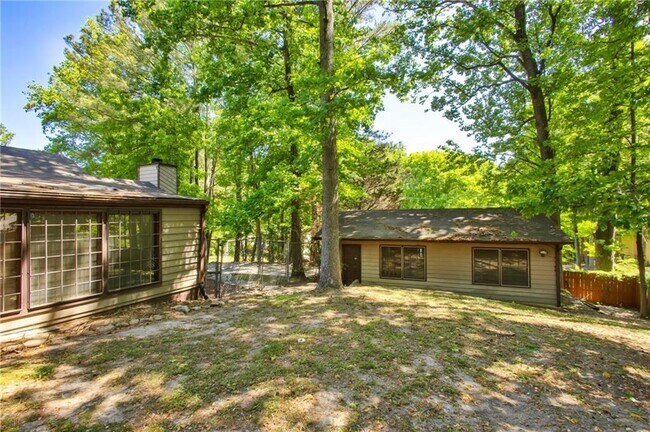 Building Photo - 2755 Janet St