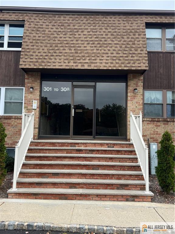 Building Photo - 306 Sharon Garden Ct