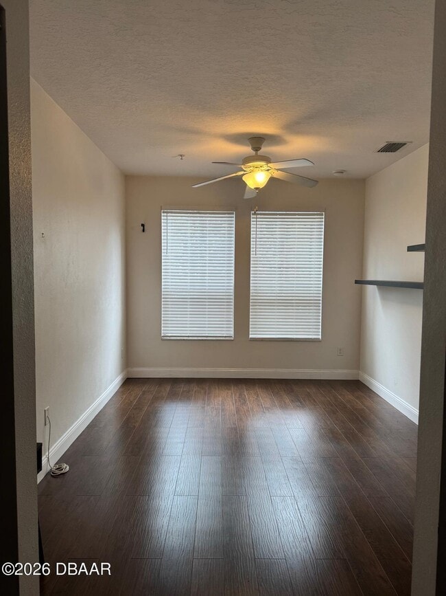 Building Photo - 1185 SW 9th Rd