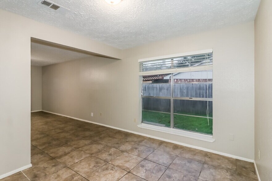 Building Photo - 14214 Bateau Dr