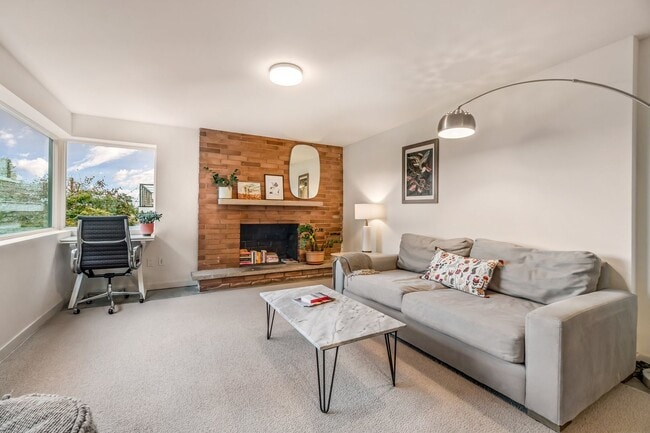 Building Photo - Fully Furnished, 2 Bedroom Rental - Great ...