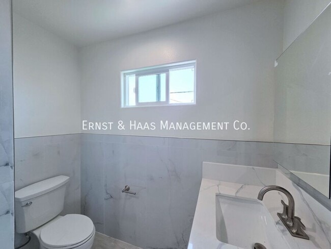 Building Photo - 1320 Lewis Ave