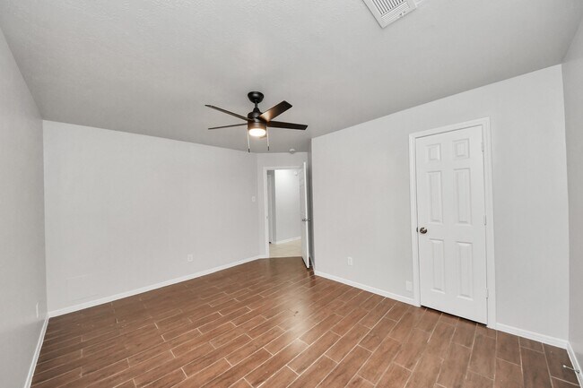 Building Photo - 16243 April Ridge Dr