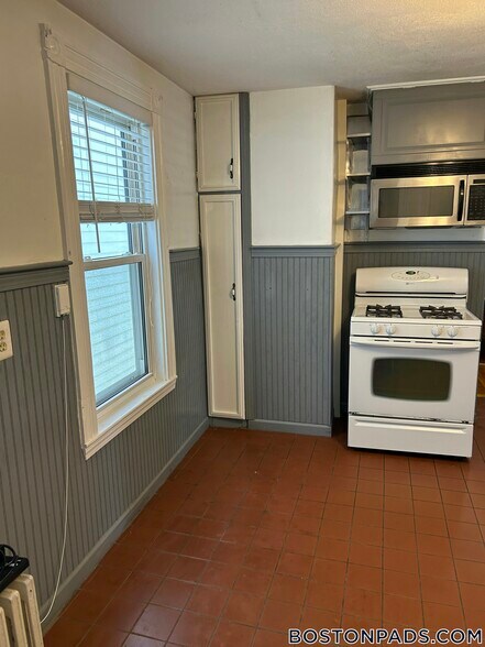 Building Photo - 369 Savin Hill Ave