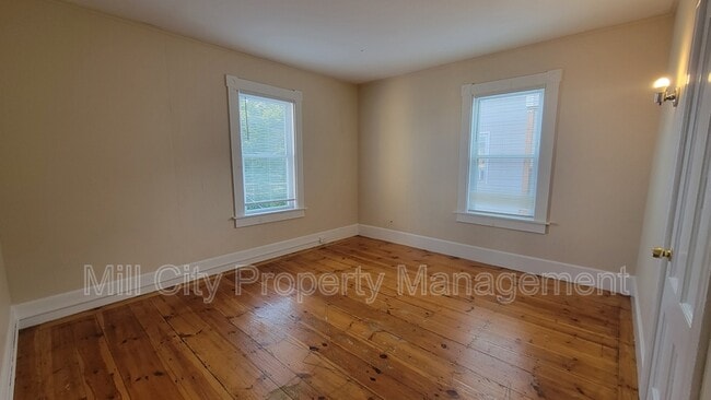 Building Photo - 416 Cedar St