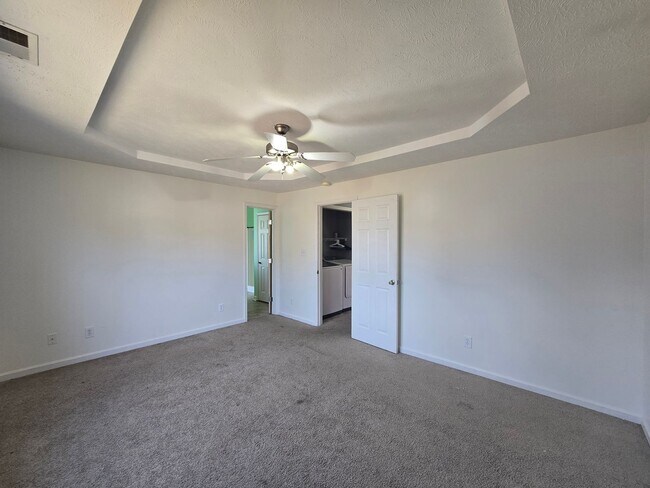 Building Photo - 122 Blue Water Dr