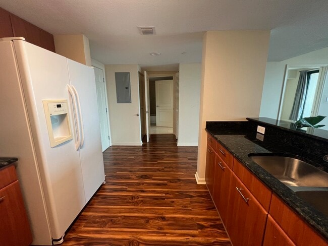 Building Photo - 300 S Duval St