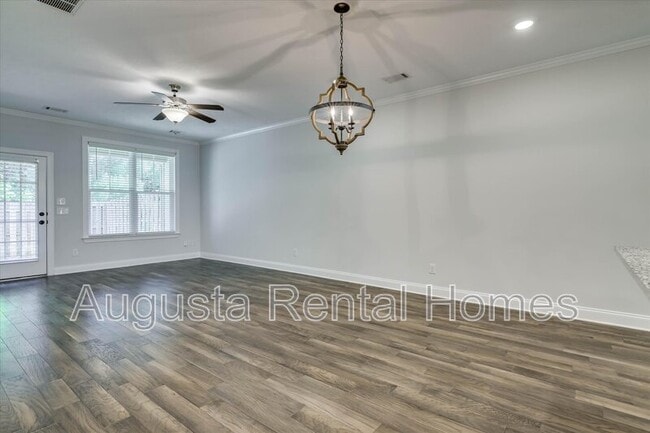 Building Photo - 504 Vinings Dr