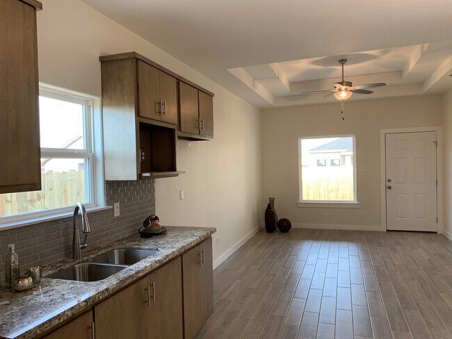 Building Photo - 1409 Los Estribos Dr
