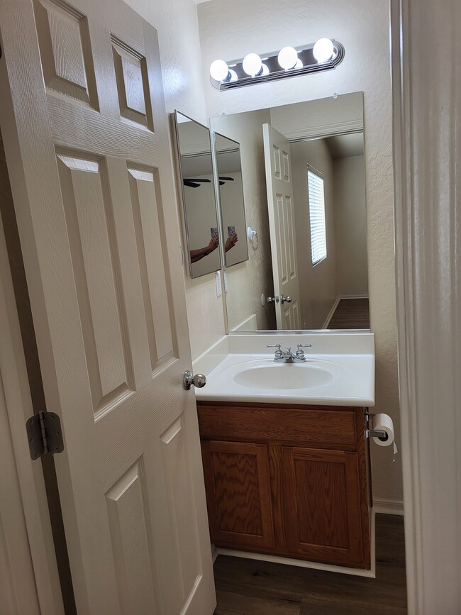 Building Photo - 661 Belmont Way