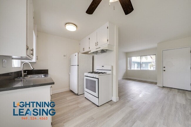 Building Photo - 14766 Delano St