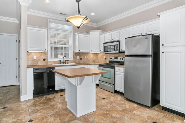 Building Photo - At Last, This Is What You've Been Searching For!!!