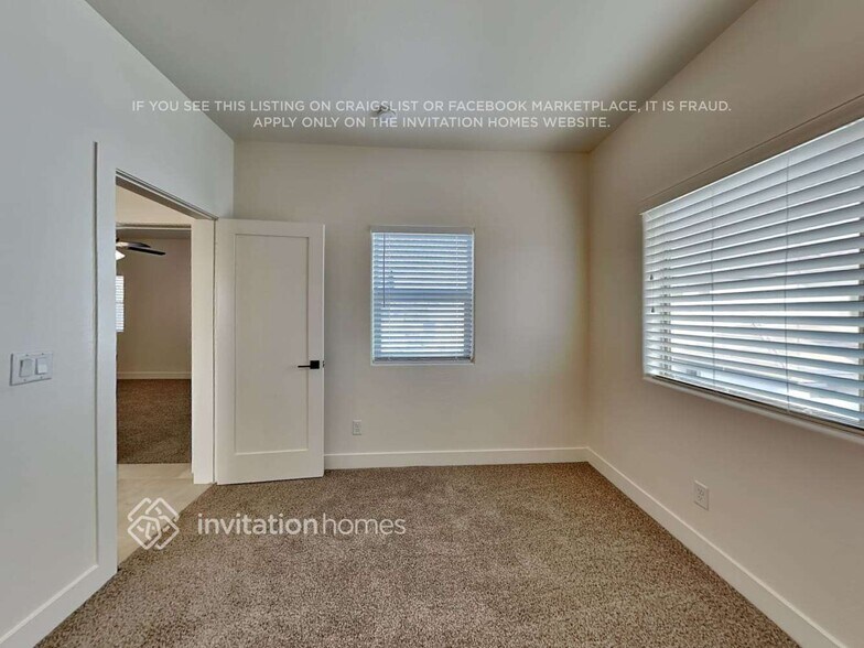 Building Photo - 16513 S 10th St