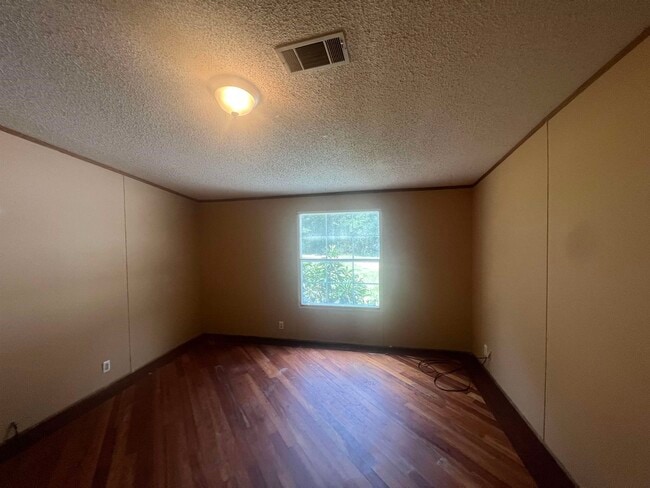 Building Photo - 228 Bruce Rd