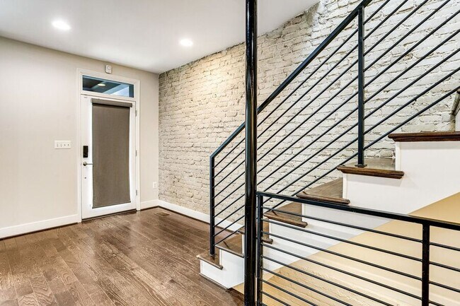Building Photo - 620 Farragut St NW