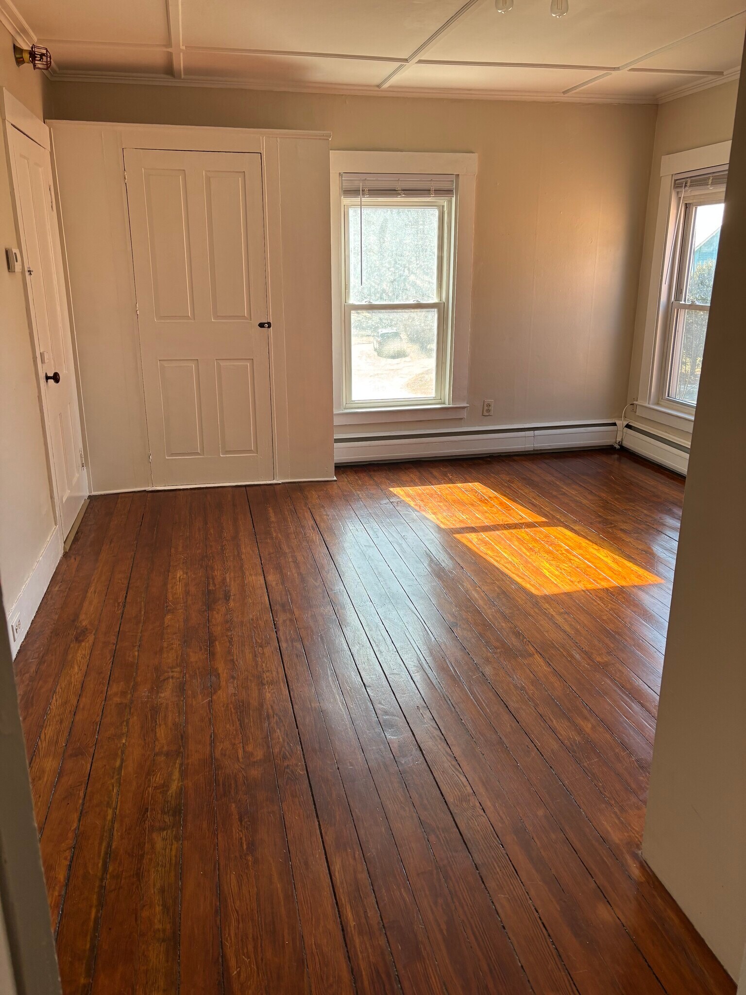 Building Photo - 995 Western Ave