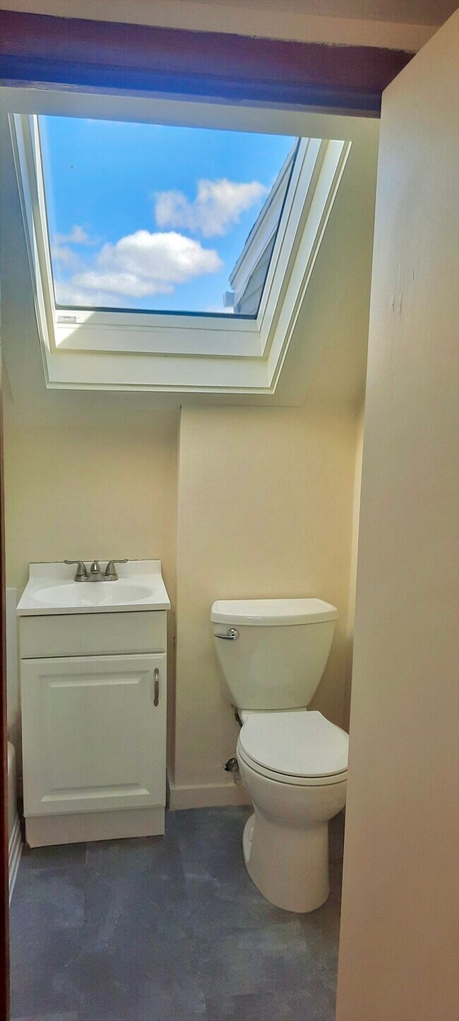 Building Photo - 20 Wilshire St