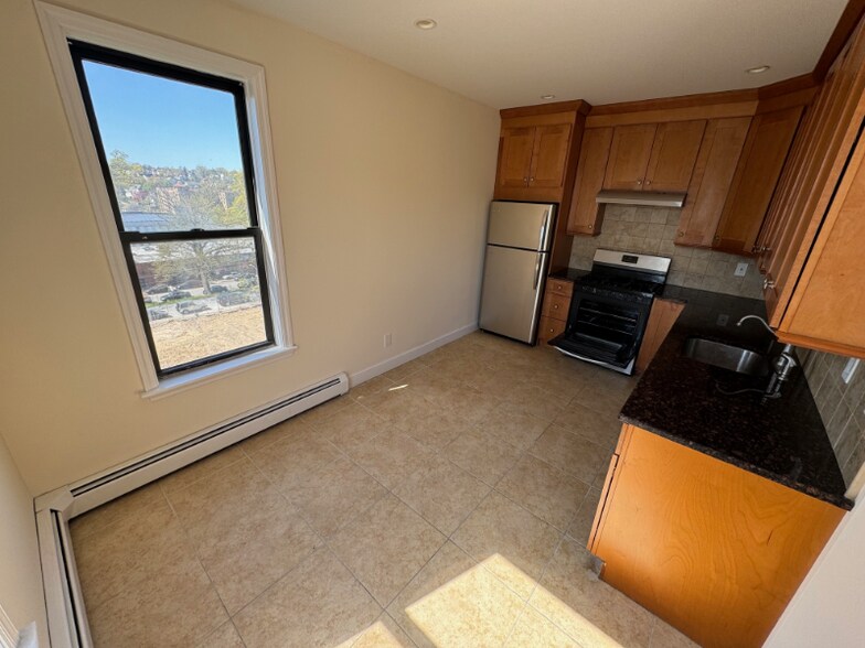 Building Photo - 30-32 N Terrace Ave