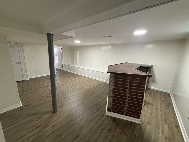 Building Photo - 3700 W 21st Ave