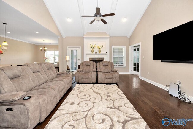 Building Photo - 216 SW Winterbranch Rd