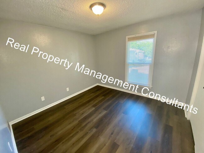 Building Photo - Free Months Rent on 2 Bedroom in Lee's Summit