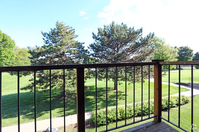 Balcony - Shadow Ridge Apartments