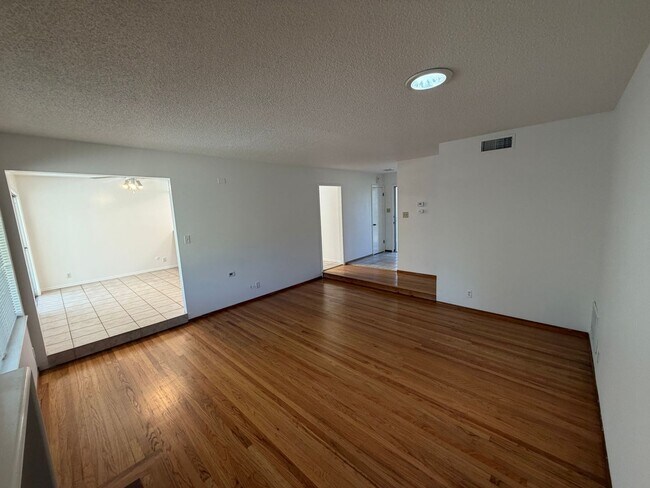 Building Photo - 3 Bedroom | 1.5 Bathroom | Single Family Home in Carmichael