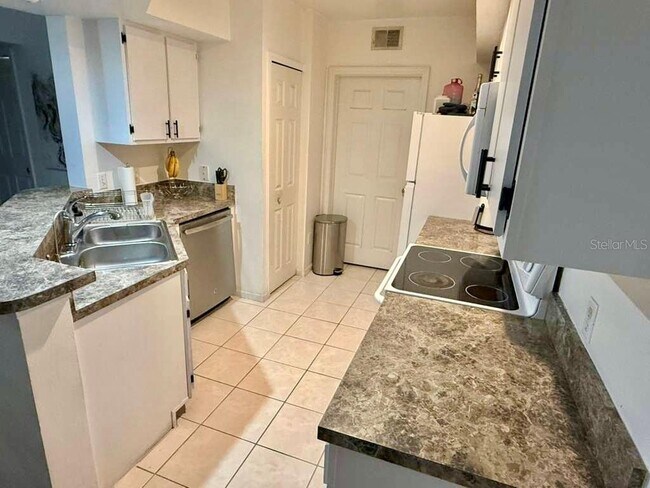 Building Photo - 737 Crest Pines Dr