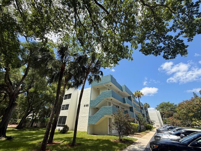 Building Photo - 5155 E Sabal Palm Blvd