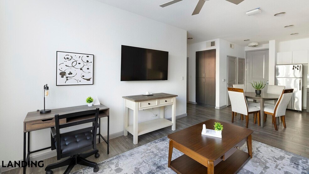 Building Photo - 1001 S Center St