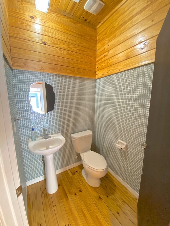 Building Photo - Stunning and Unique Luxury Town Home for Rent in the heart of sought after SODO!