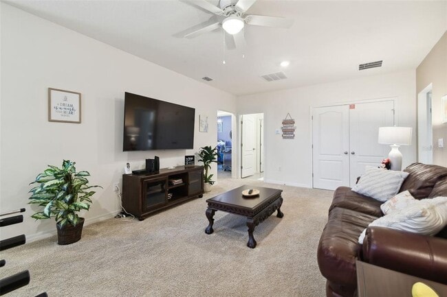 Building Photo - 7704 Oakmoss Loop