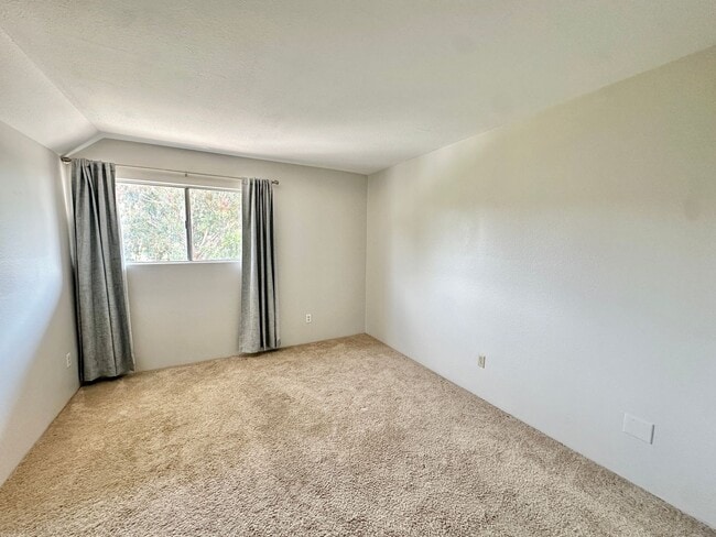 Building Photo - 2 Bedroom Condo in Mission Valley!