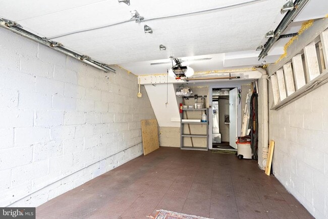 Building Photo - 17 Dowling Ave