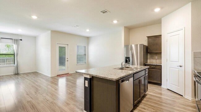 Building Photo - 315 Pine Hollow Way