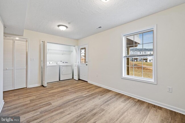 Building Photo - 118 Cadbury Dr