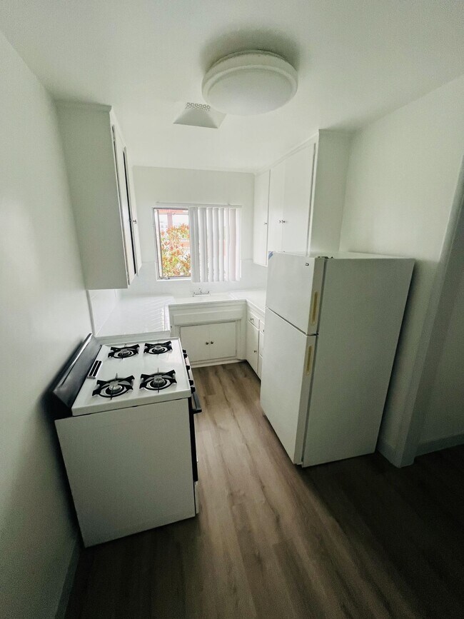 Primary Photo - 5919-5925 Crenshaw Blvd