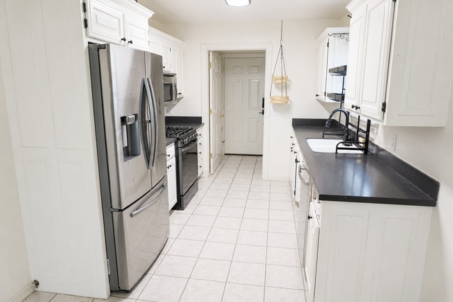 Building Photo - 5601 Country Ridge