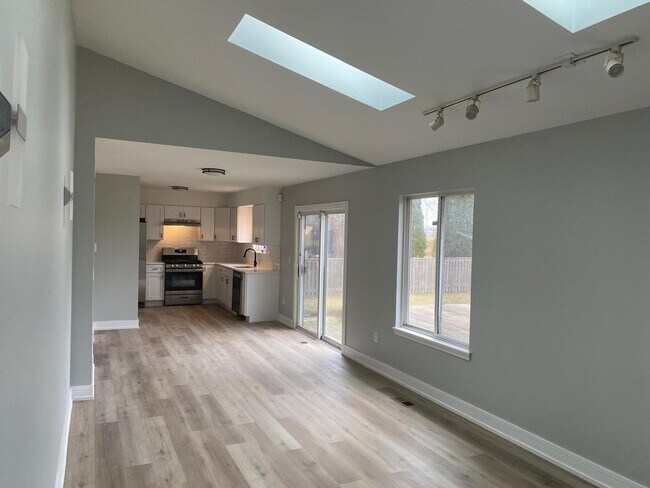 Building Photo - 21226 Chastworth Ln