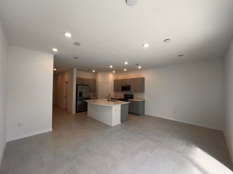 Building Photo - 3585 Anibal St
