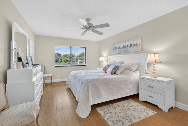 Building Photo - 16941 Waterbend Dr
