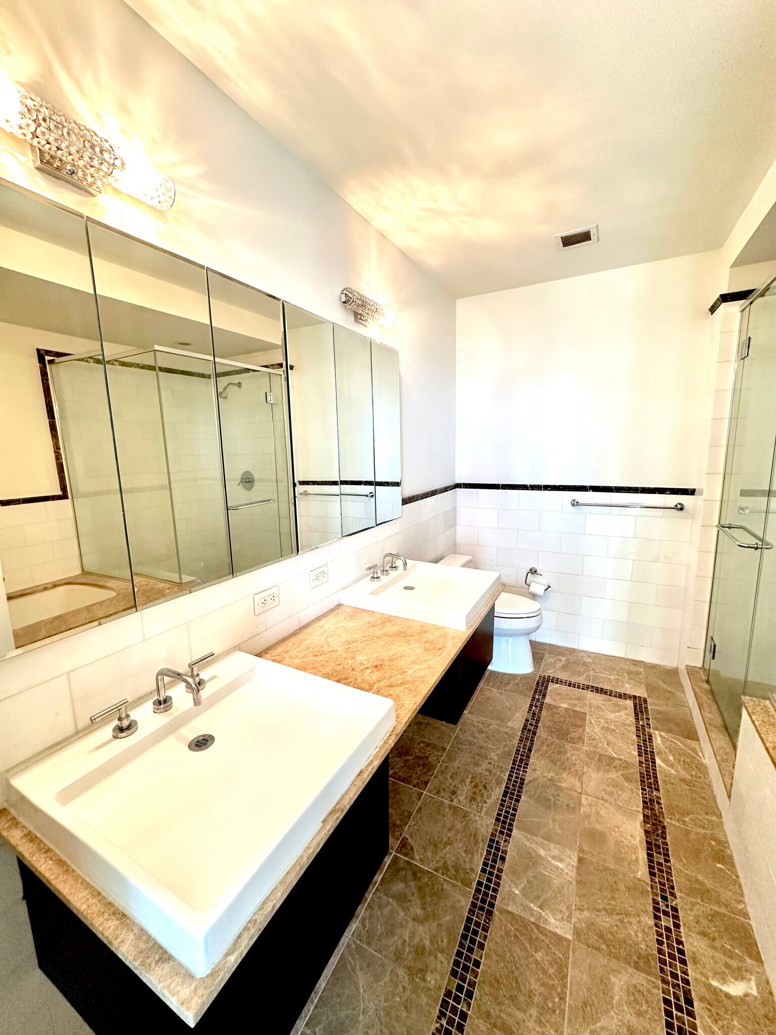 Building Photo - 175 Huguenot St