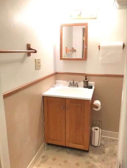 Building Photo - 313 Male Ave