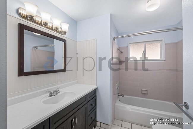 Building Photo - 1323 Harwood St