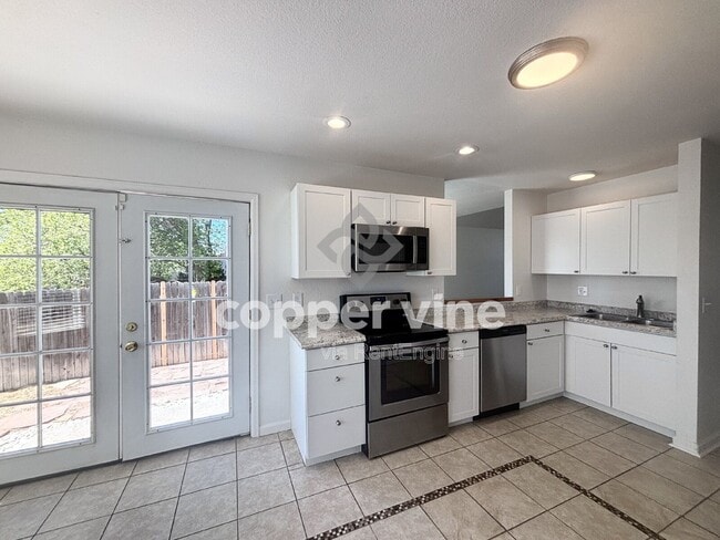 Building Photo - 700 4th St