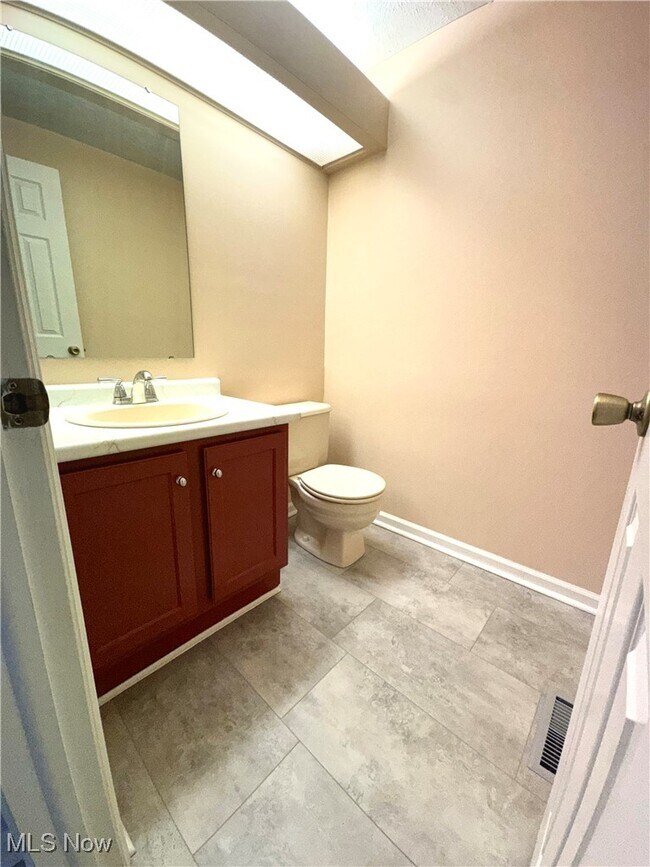 Building Photo - 1085 Sunhaven Dr