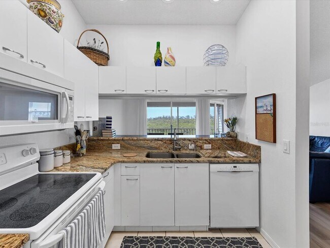 Building Photo - 3607 E Bay Dr
