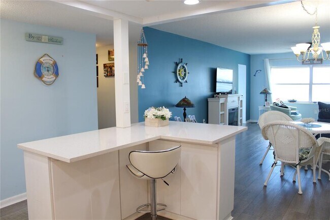 Building Photo - 4550 Cove Cir